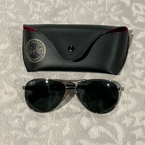 Ray-Ban Aviator Sunglasses with Black Case